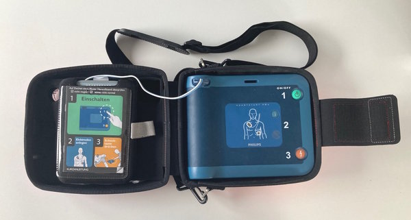 Philips HeartStart FRx Defibrillator gebraucht, neue STK Batterie und Elektroden